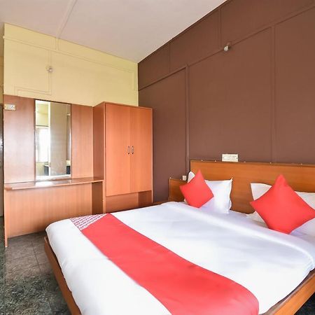 Oyo 63264 Hotel Shamiana Pandharpur Buitenkant foto