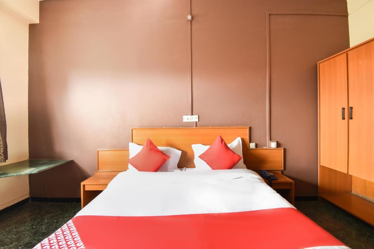 Oyo 63264 Hotel Shamiana Pandharpur Buitenkant foto