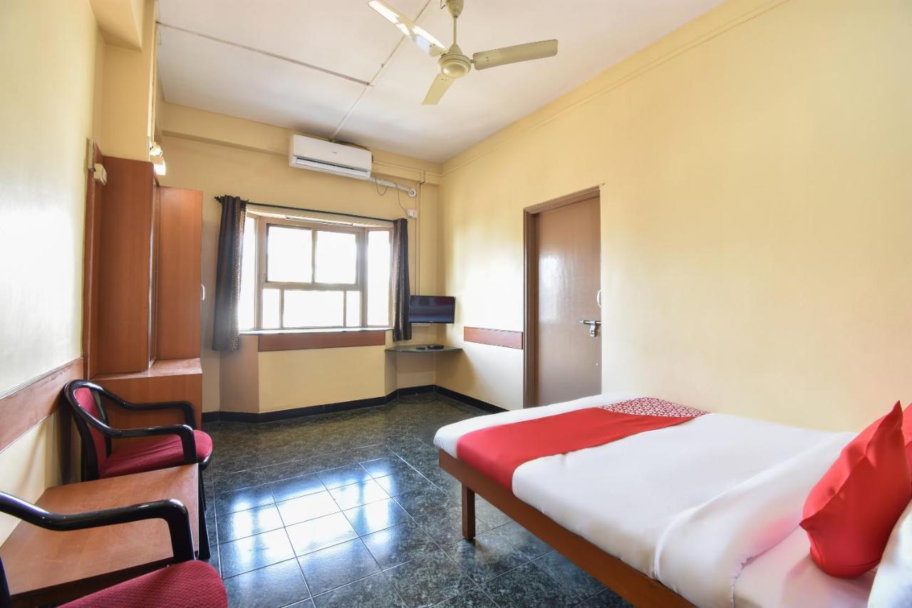 Oyo 63264 Hotel Shamiana Pandharpur Buitenkant foto