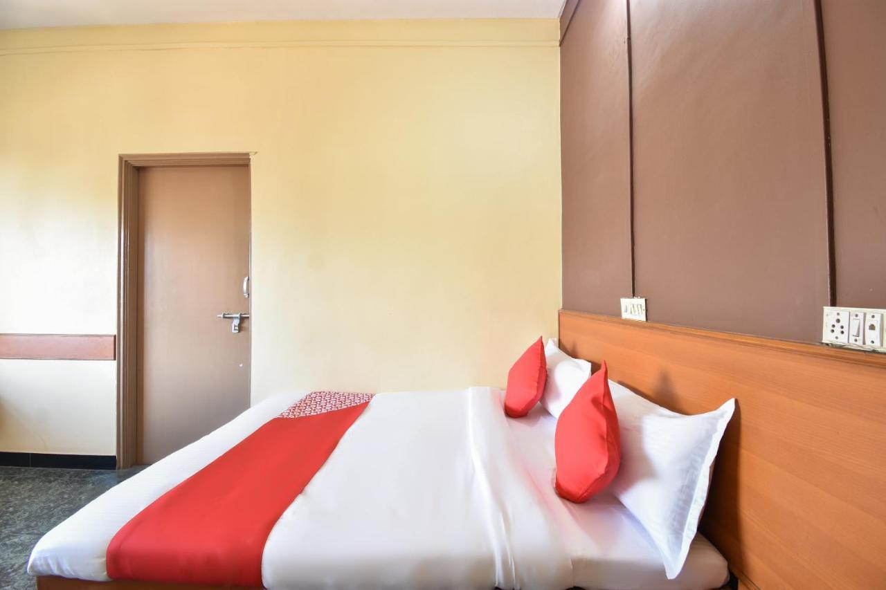 Oyo 63264 Hotel Shamiana Pandharpur Buitenkant foto